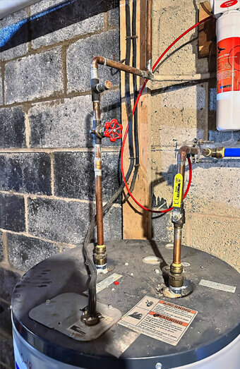 https://plumberkinross.com.au/uploads/2025/06/hot-water-876058.jpg